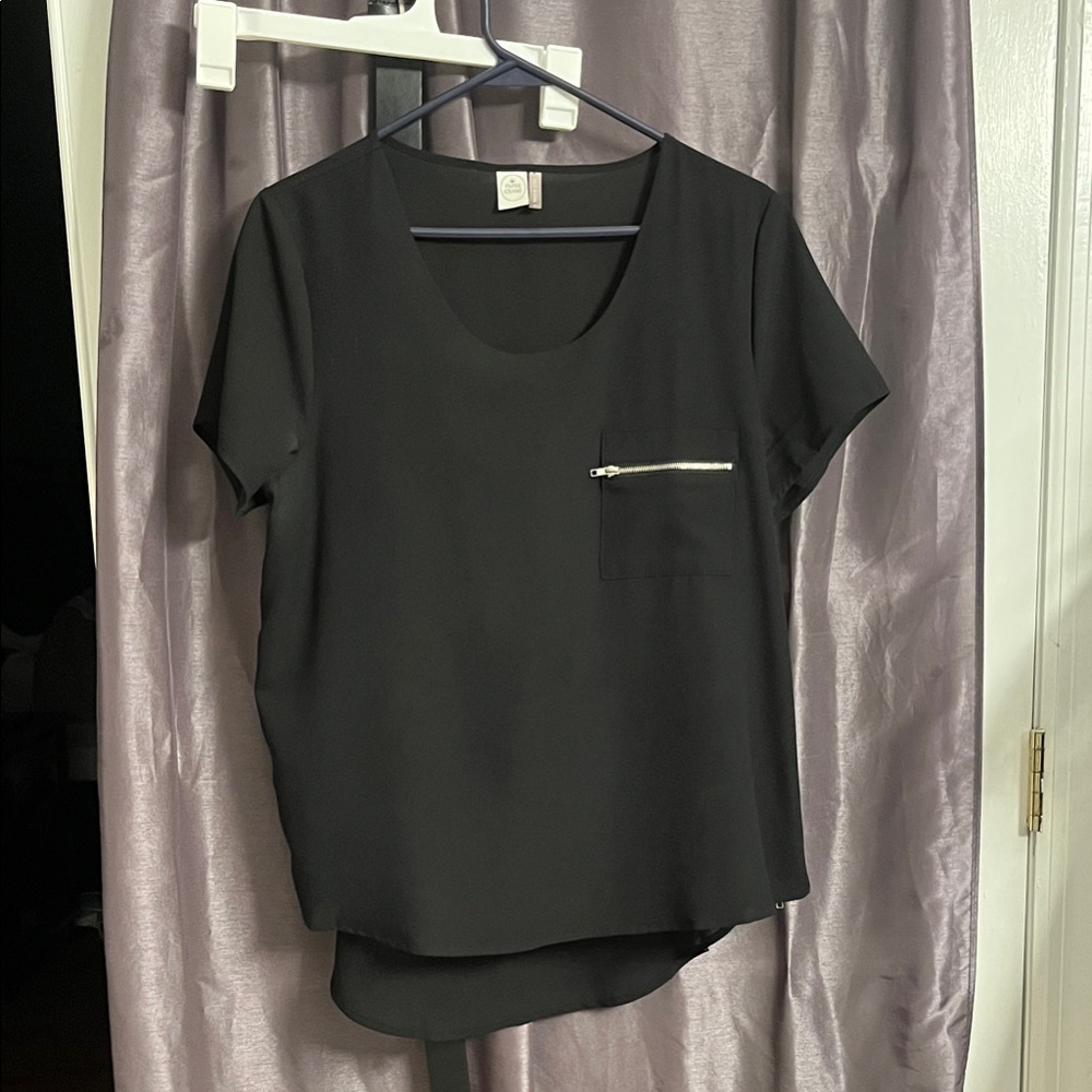 Black Short Sleeve Top with Zipper Pocket and zippers on the side